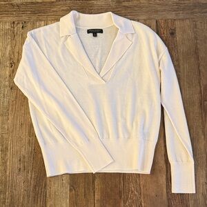 Banana Republic 100% Merino Wool Ivory Collared V Neck Sweater size Small